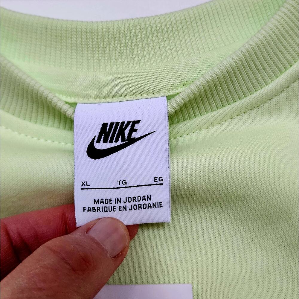 NWT Nike Girls Sportwear Club Fleece Boxy Crewneck Sweatshirt - Picture 2 of 5